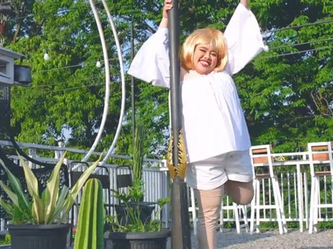 Kekeyi saat memparodikan video klip Nayeon 'POP!'