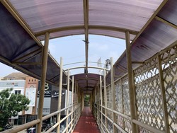 Menanti Perbaikan Atap JPO di Margonda Depok yang Bolong 6 Bulan