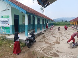 Kisah Ortu Sekolahkan Anak di SD KBB yang Cuma Punya 47 Siswa
