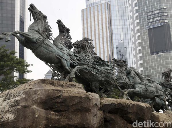 Saat Patung Kuda Arjuna Butuh Perawatan