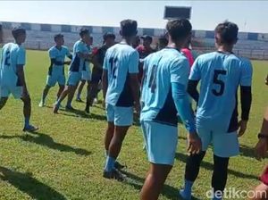 Saat Pelatih Persela Kena Prank