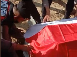 Keluarga Kompak Berkaus #SAVEBRIGADIRJ Saat Autopsi-Pemakaman Brigadir J