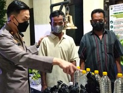 Polisi Gerebek Penjual Miras Cukrik di Banyu Urip Surabaya