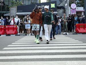 Potret Normalisasi Citayam Fashion Week Sore Ini Potret Normalisasi Citayam Fashion Week Sore Ini
