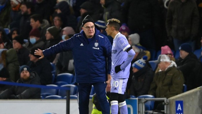 BRIGHTON, ENGLAND - NOVEMBER 27: Marcelo Bielsa, Manager of Leeds United speaks with Raphinha of Leeds United during the Premier League match between Brighton & Hove Albion and Leeds United at American Express Community Stadium on November 27, 2021 in Brighton, England. (Photo by Mike Hewitt/Getty Images)