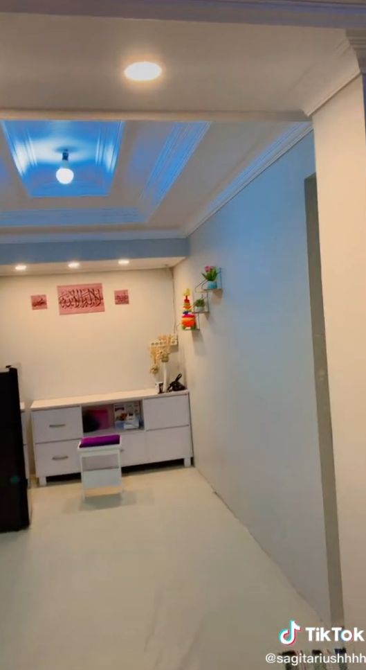 Ruangan dalam rumah bikin takjub.