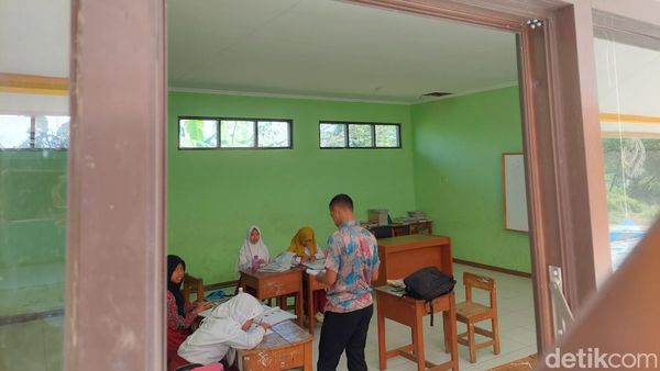 Potret Kegiatan SD di Lembang yang Sepi Peminat dan Guru