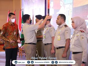 Foto Seragam Baru PNS ATR yang Mirip Tentara, Pakai Baret dan Tongkat Komando Foto Seragam Baru PNS ATR yang Mirip Tentara, Pakai Baret dan Tongkat Komando
