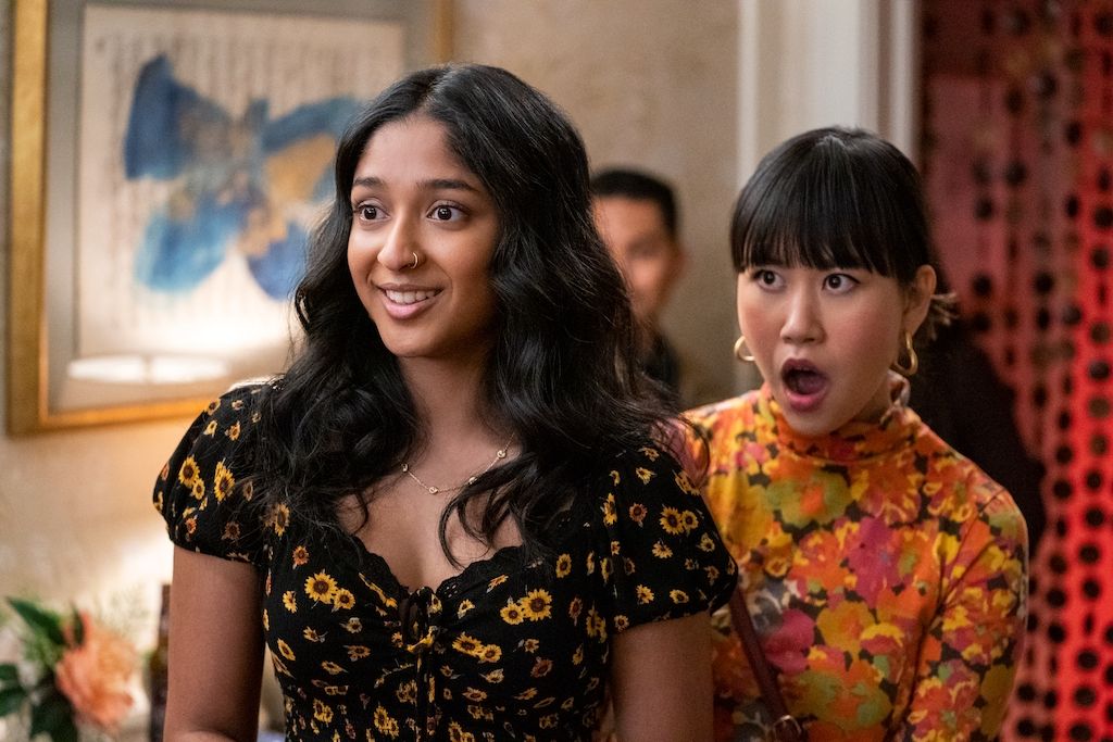 Never Have I Ever. (L to R) Maitreyi Ramakrishnan as Devi,  Romona Young as Eleanor in episode 304 of Never Have I Ever. Cr. Lara Solanki/Netflix © 2022