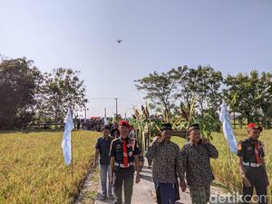 Syukur Petani Ponorogo Atas Limpahan Panen Padi Lewat Metik Pari