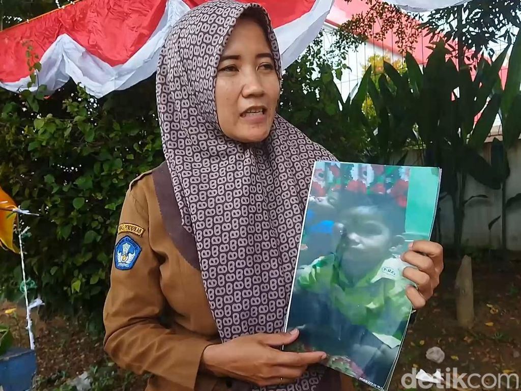 Salut, Kepsek di Lampung Jual Bendera Bantu Balita Penderita Tumor