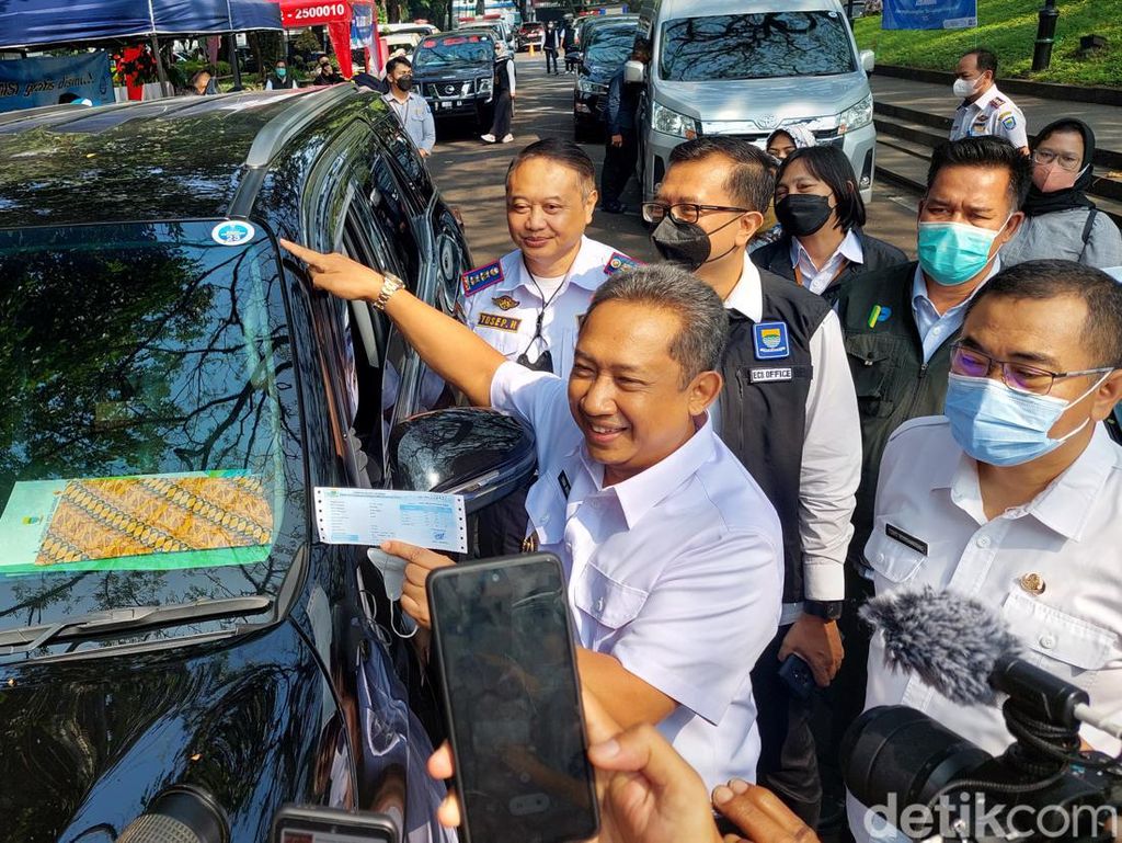 Yuk Uji Emisi Gratis di Balai Kota Bandung Yuk Uji Emisi Gratis di Balai Kota Bandung