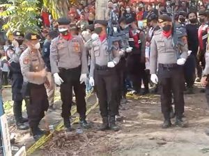 Kapolri Ungkap Alasan Yosua Dimakamkan Kedinasan Meski Diprotes Istri Sambo Kapolri Ungkap Alasan Yosua Dimakamkan Kedinasan Meski Diprotes Istri Sambo