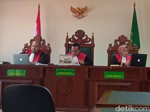 Sirajuddin Mahmud yang Tak Kunjung Hadir di Sidang Pengakuan Anak Sirajuddin Mahmud yang Tak Kunjung Hadir di Sidang Pengakuan Anak
