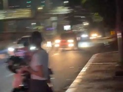 Viral Pria Diduga Mabuk Tergeletak di Trotoar Jaksel, Kening Terluka