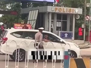 Viral Pemobil Cekcok dengan Polantas di Palembang Viral Pemobil Cekcok dengan Polantas di Palembang