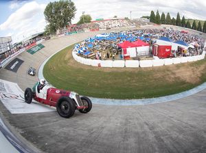 Serunya Balapan Mobil Klasik di Sirkuit Swiss, Lihat Nih