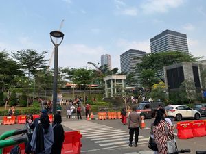 Normalisasi di CFW: Jalan Masuk Dijaga Polisi, Zebra Cross Bisa Dilintasi Normalisasi di CFW: Jalan Masuk Dijaga Polisi, Zebra Cross Bisa Dilintasi