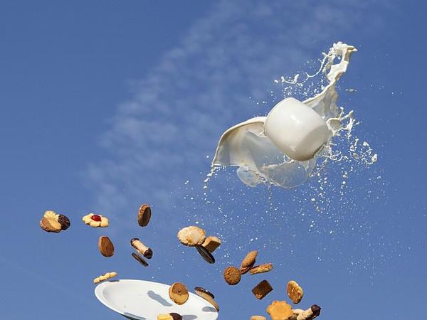 10 Makanan dan Minuman yang Dilempar ke Udara, Hasilnya Keren Banget!