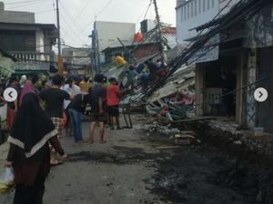 Bangunan Roboh di Johar Baru Berupa Ruko, 2 Korban Luka Dievakuasi