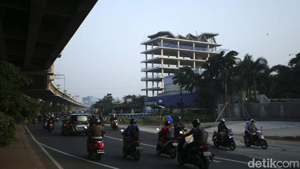Ada Rooftop Gedung Nyaris Roboh di Jaktim, Kenapa Ya?