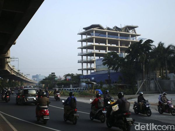 Ada Rooftop Gedung Nyaris Roboh di Jaktim, Kenapa Ya?