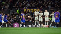 Memphis Depay yang lihai bikin gol free kick, belum berbuah manis di Barcelona (Getty Images)