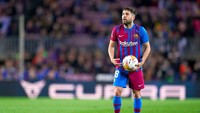 Bek kiri Jordi Alba, bahkan pernah coba peruntungan lewat free kick namun berbuah hasil (Getty Images)