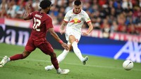 Di menit ke-31, pemain asal Slovenia itu menjebol gawang Liverpool. Foto: Liverpool FC via Getty Images/John Powell