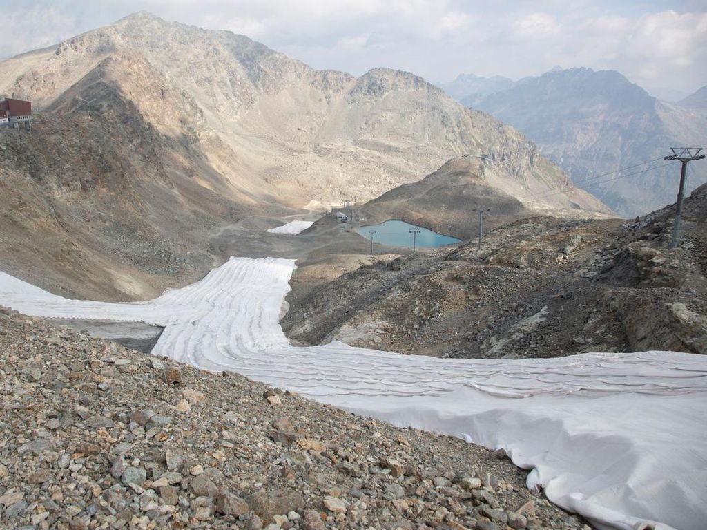 Penampakan Gletser Pegunungan Alpen Alami Pencairan Terparah