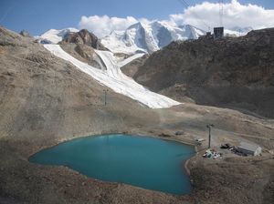 Lansekap Terkini Pegunungan Alpen yang Puncak Esnya Terancam Hilang
