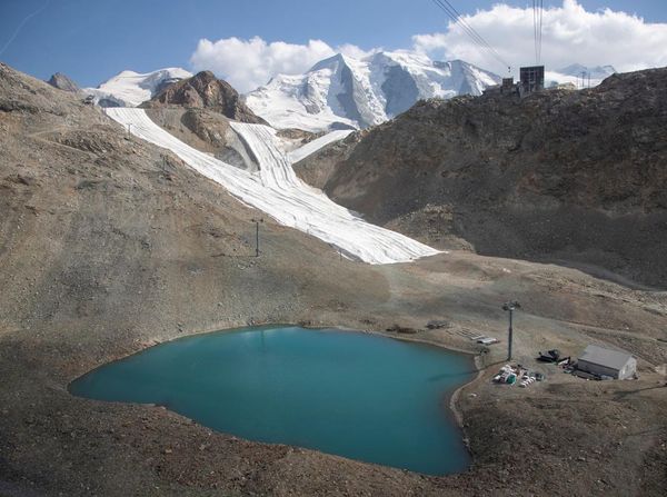 Lansekap Terkini Pegunungan Alpen yang Puncak Esnya Terancam Hilang