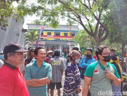 Warga Ngluruk Balai Desa di Lamongan gegara Sengketa Tanah