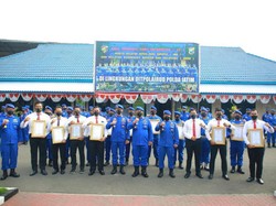 13 Personel Ditpolairud Polda Jatim Raih Penghargaan Berkat Lobster