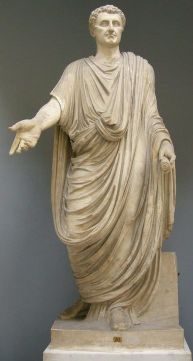 Laki-laki Romawi Kuno kenakan toga/