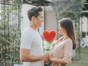 Punya Pesona Berbeda, Ini Alasan Lelaki Pemalu Bisa Jadi Pacar Terbaik Punya Pesona Berbeda, Ini Alasan Lelaki Pemalu Bisa Jadi Pacar Terbaik