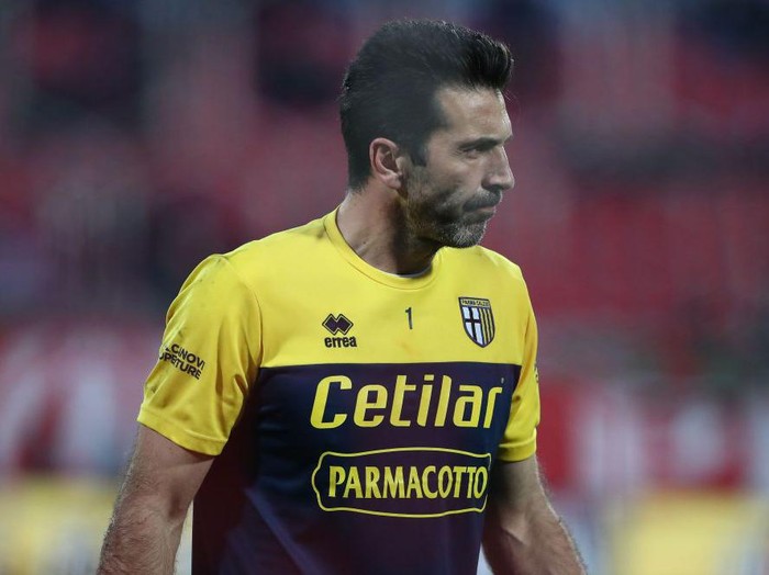 MONZA, ITALY - MARCH 02: Gianluigi Buffon of Parma Calcio looks on during the warm up prior to the Serie B match between AC Monza and Parma Calcio at Stadio Brianteo on March 02, 2022 in Monza, Italy. (Photo by Marco Luzzani/Getty Images)