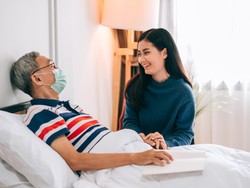 Hukum Menafkahi Orang Tua bagi Anak yang Sudah Berkeluarga