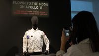 Deal! Jaket Apollo 11 Milik Buzz Aldrin Laku Rp 41 Miliar, Ini Fotonya