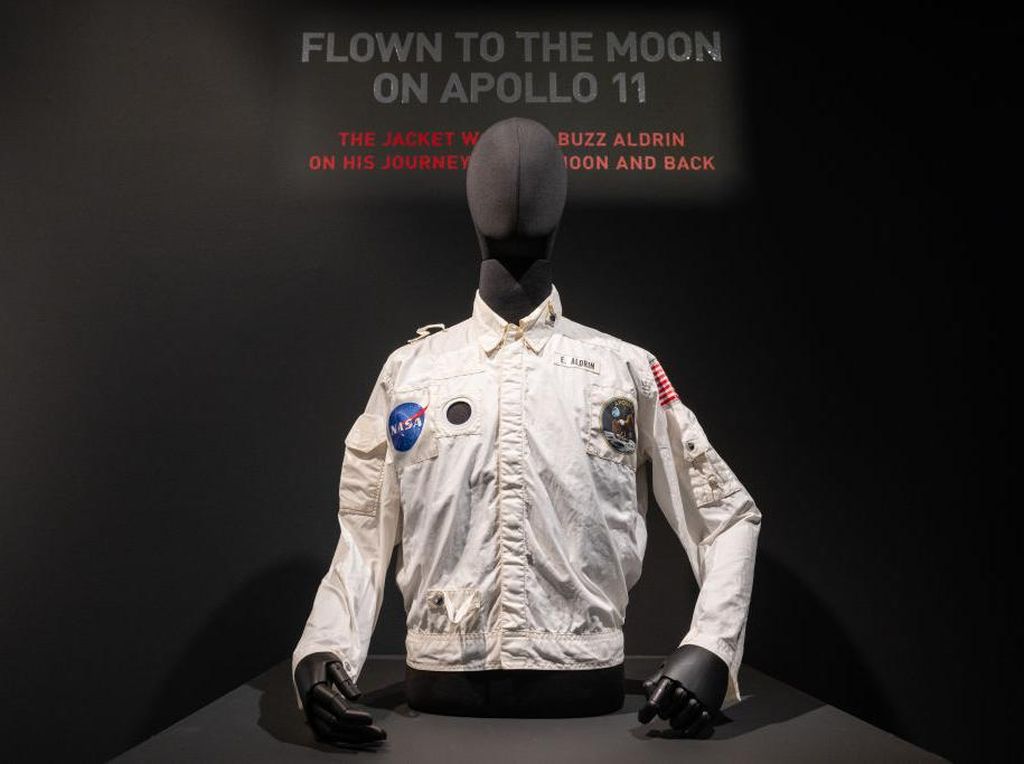 Lelang Jaket Astronaut Buzz Aldrin saat ke Bulan Tembus Rp 41 M