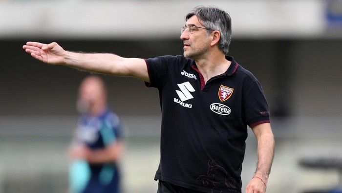 VERONA, ITALY - MAY 14: Ivan Juric, Head Coach of Torino gives instructions during the Serie A match between Hellas and Torino FC at Stadio Marcantonio Bentegodi on May 14, 2022 in Verona, Italy. (Photo by Alessandro Sabattini/Getty Images)