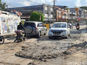 Jalan Rusak Bukan Cuma di Lampung! Cek ke Sini Juga Dong, Pak Jokowi Jalan Rusak Bukan Cuma di Lampung! Cek ke Sini Juga Dong, Pak Jokowi