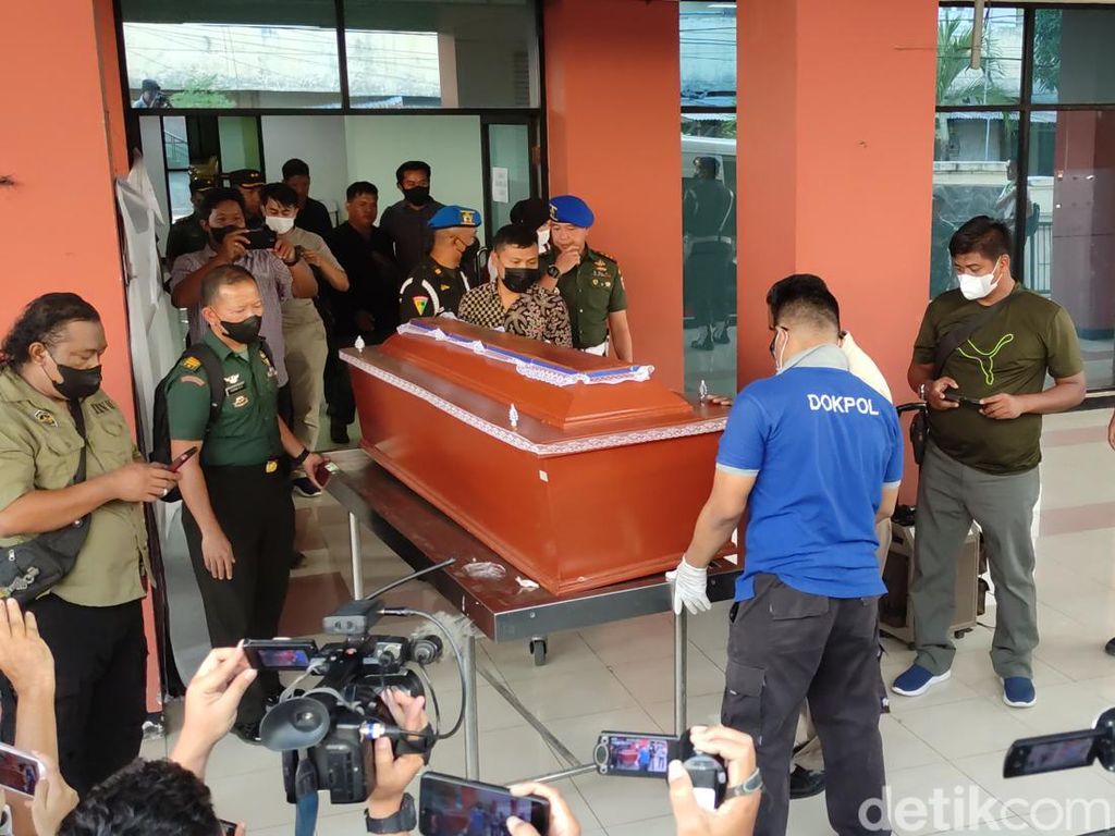 Kapendam Diponegoro Tegaskan Kopda Muslimin Tak Dimakamkan Secara Militer Kapendam Diponegoro Tegaskan Kopda Muslimin Tak Dimakamkan Secara Militer