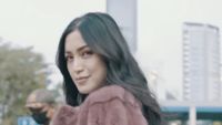 7 Gaya Jessica Iskandar Catwalk di Citayam Fashion Week, Dinyinyir Netizen