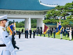 Jokowi Kunjungi Taman Makam Nasional di Seoul