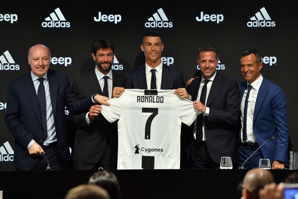 Portuguese football agent Jorge Mendes poses on arrival for the world premiere of the film Ronaldo in central London on November 9, 2015. / AFP / JACK TAYLOR        (Photo credit should read JACK TAYLOR/AFP via Getty Images)