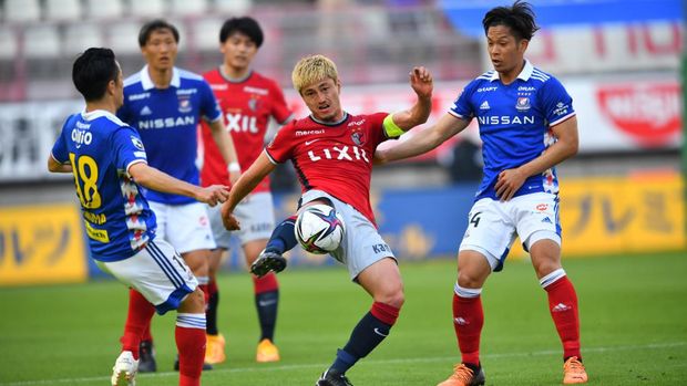 Produsen perlengkapan olahraga dari Jepang, Jerman, dan Amerika Serikat mendominasi gelaran J1 League 2022. Mereka tersebar di 18 klub musim ini.