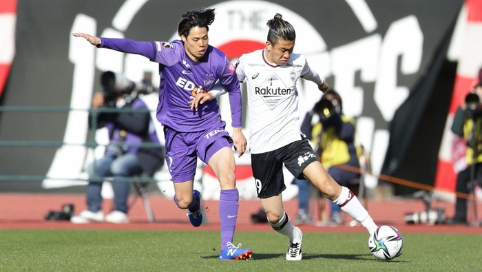 Produsen perlengkapan olahraga dari Jepang, Jerman, dan Amerika Serikat mendominasi gelaran J1 League 2022. Mereka tersebar di 18 klub musim ini.