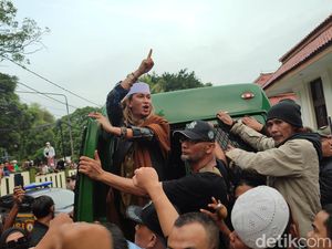 Habib Bahar bin Smith Divonis 6 Bulan-Cuma 10 Persen dari Tuntutan Jaksa Habib Bahar bin Smith Divonis 6 Bulan-Cuma 10 Persen dari Tuntutan Jaksa
