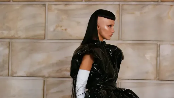 10 Koleksi Marc Jacobs Fall 2022, Dominasi Busana Oversized